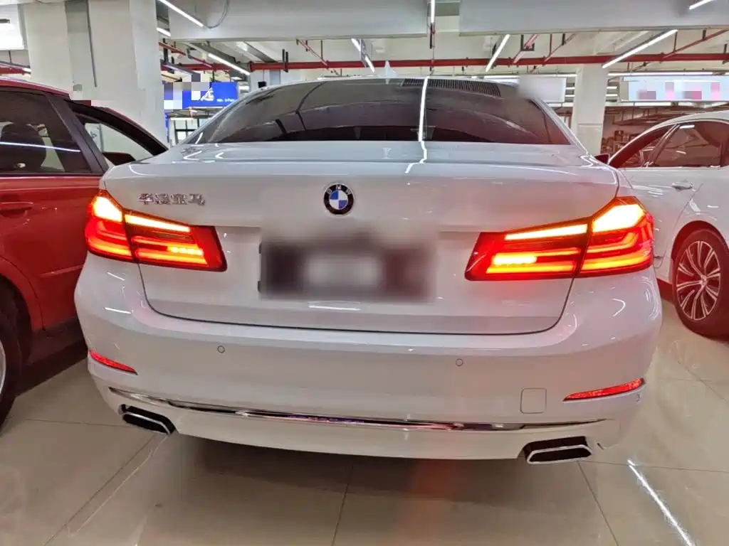 BMW 5 Series — миниатюра 6