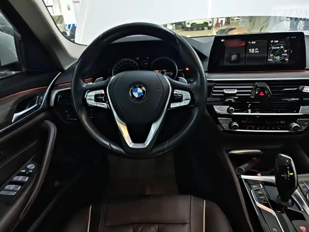 BMW 5 Series — миниатюра 11