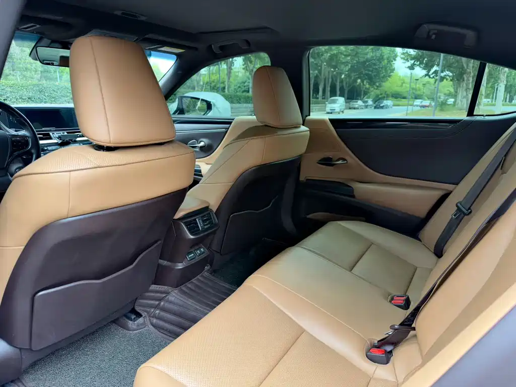 Lexus ES — миниатюра 6