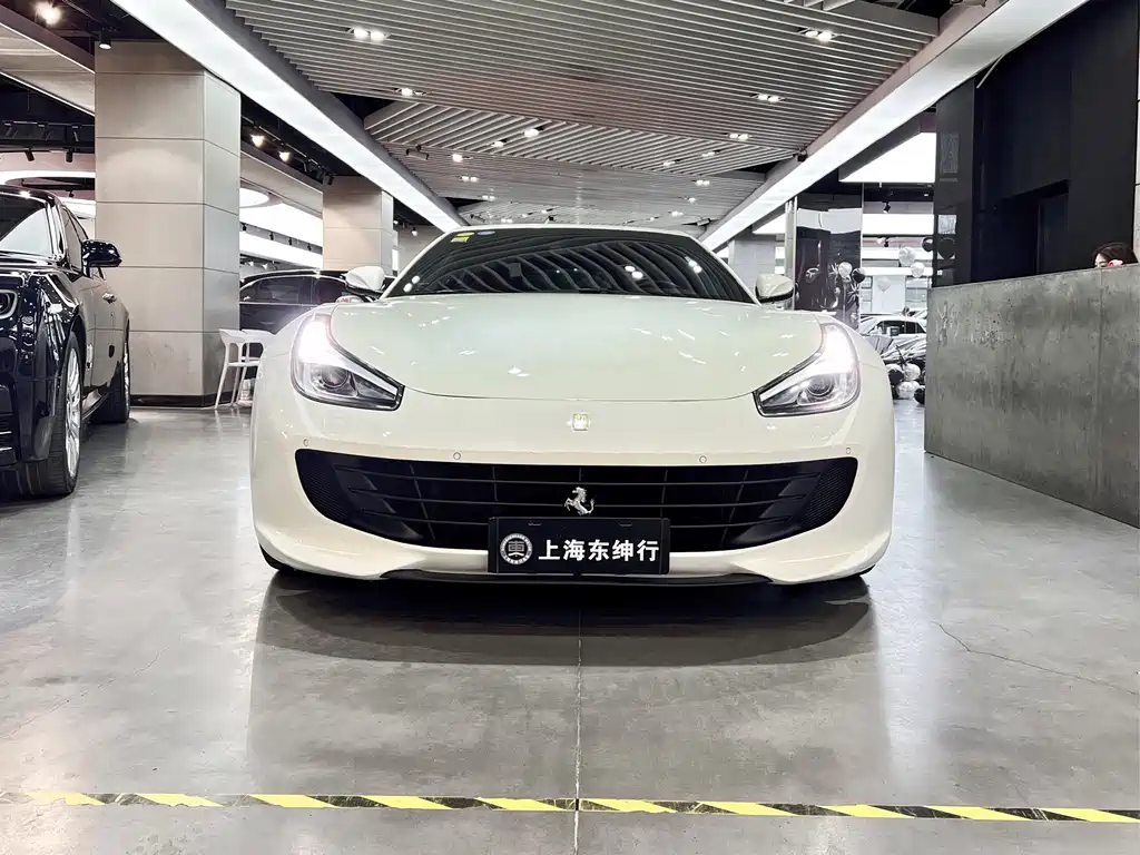 Ferrari GTC4Lusso 2017 3.9T V8