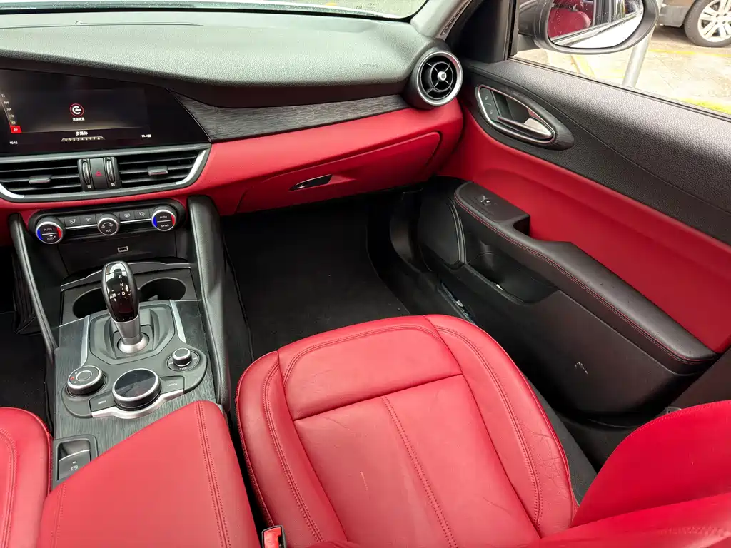 Alfa Romeo Giulia — миниатюра 14