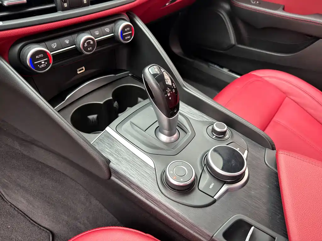 Alfa Romeo Giulia — миниатюра 11