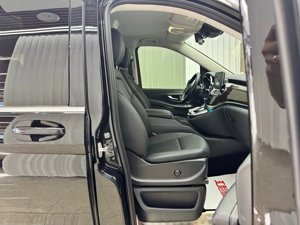 Mercedes-Benz V-Class — миниатюра 18