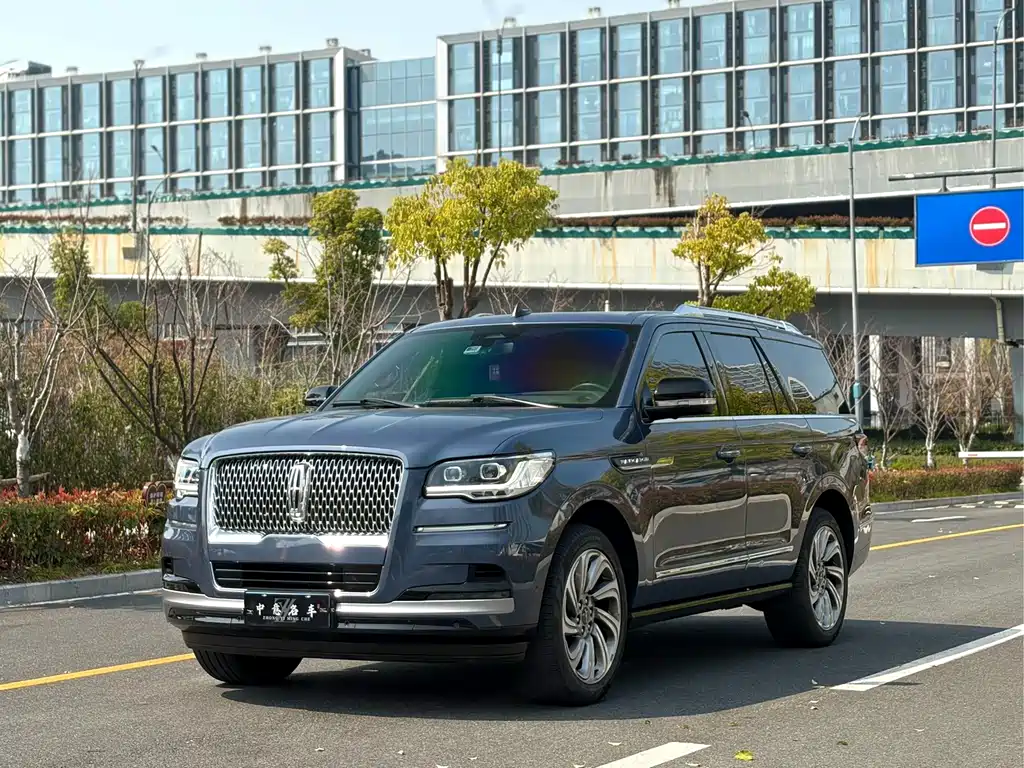 Lincoln Navigator