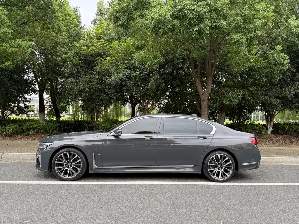 BMW 7 Series — миниатюра 5