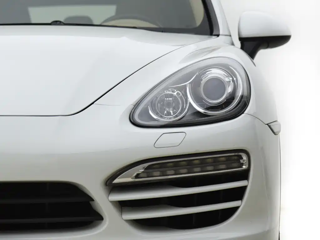 Porsche Cayenne — миниатюра 3