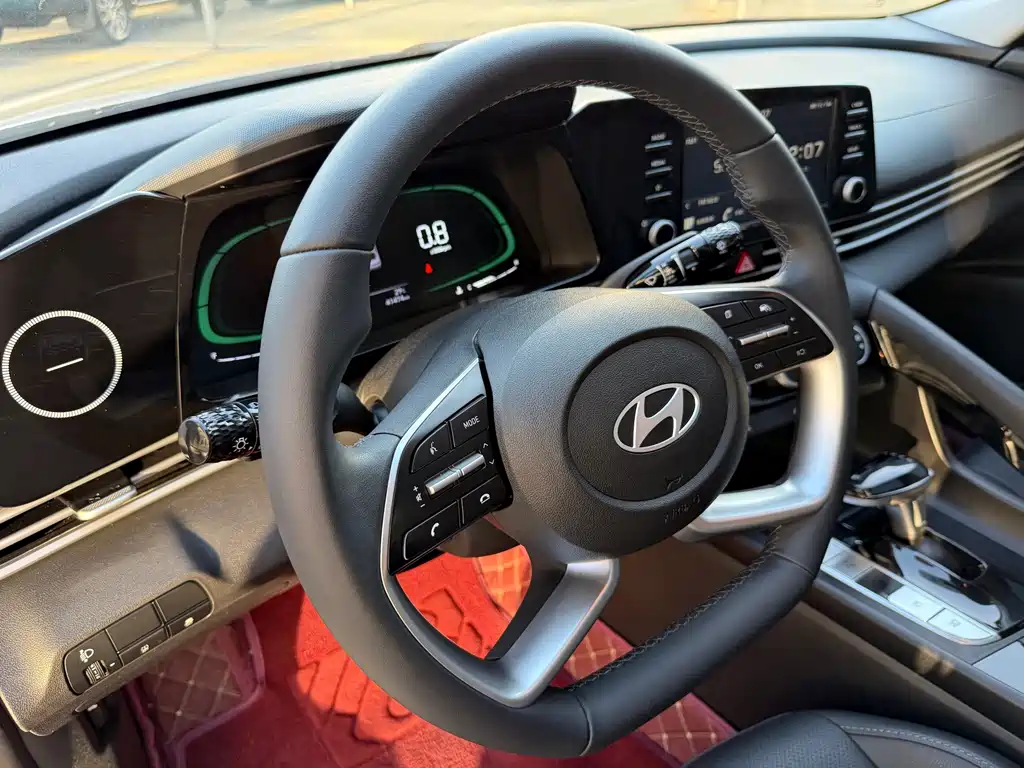 Hyundai Elantra — миниатюра 9