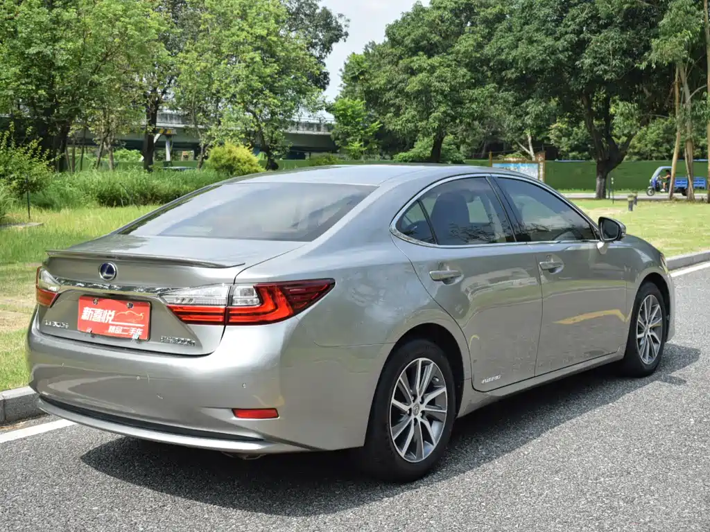 Lexus ES 2015 300h Comfort