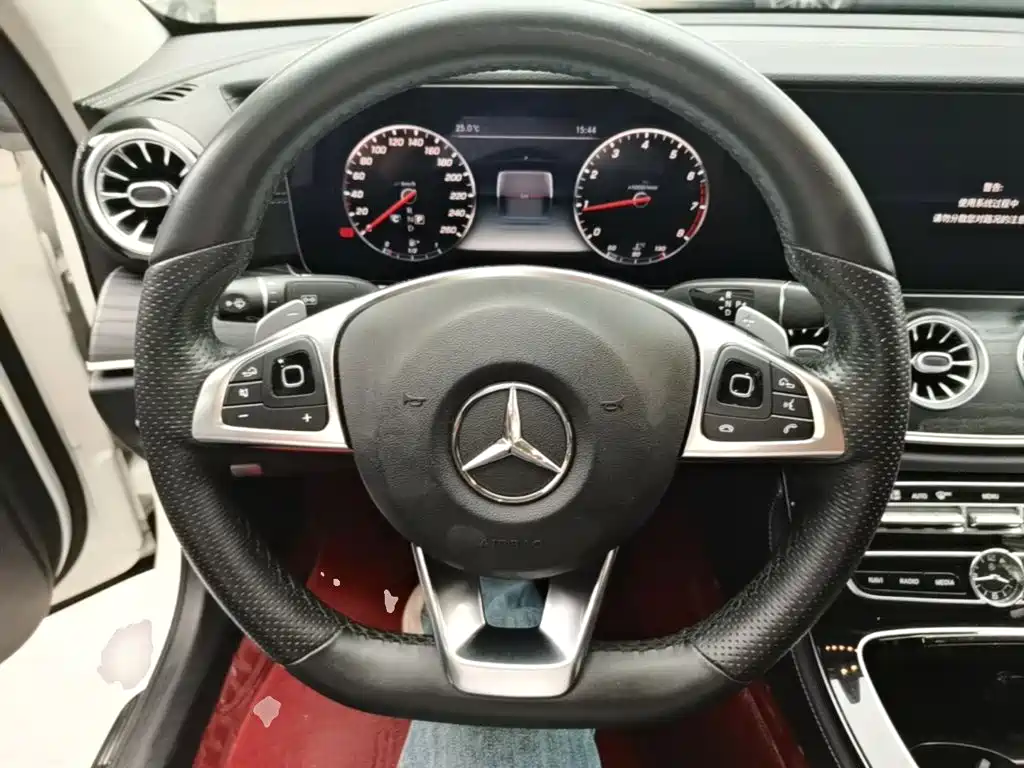 Mercedes-Benz E-Class — миниатюра 11