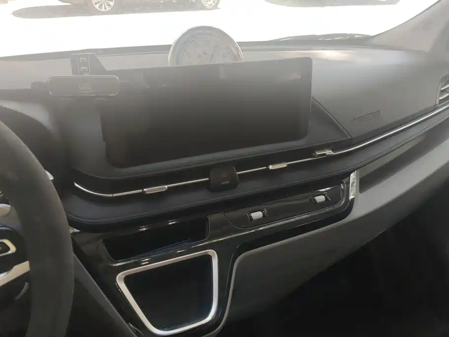 MAXUS V90 — миниатюра 13
