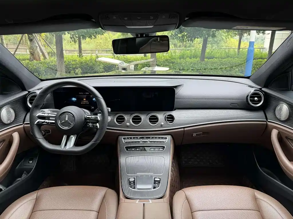 Mercedes-Benz E-Class — миниатюра 5