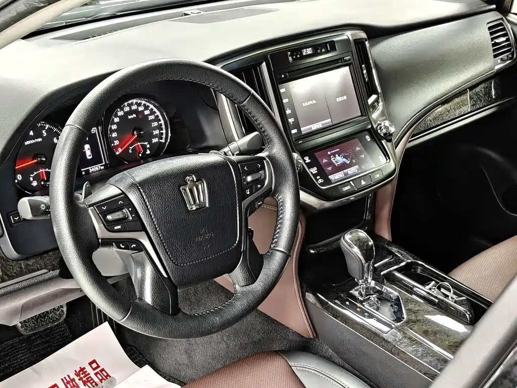 Toyota Crown — миниатюра 7