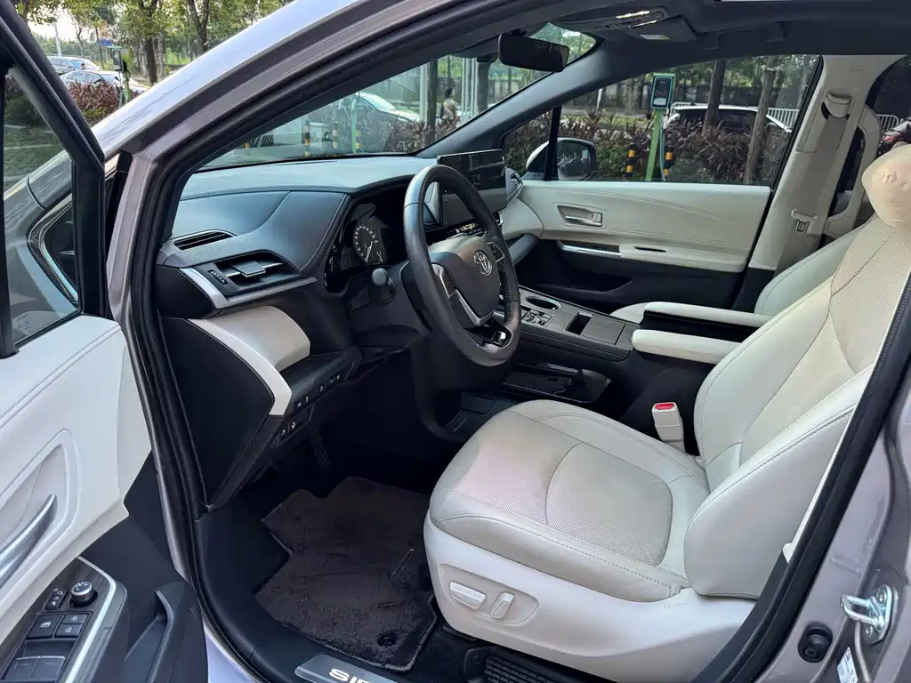 Toyota Sienna — миниатюра 6