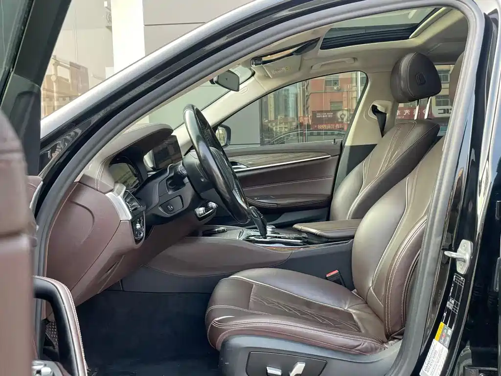 BMW 5 Series New Energy — миниатюра 4