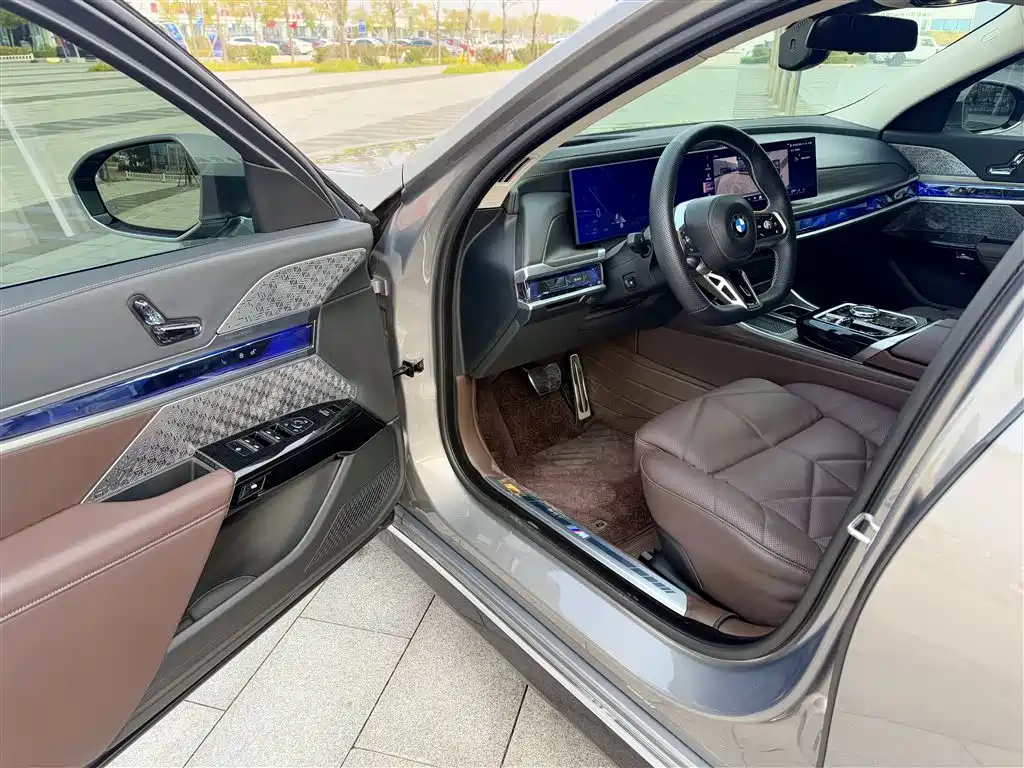 BMW 7 SERIES