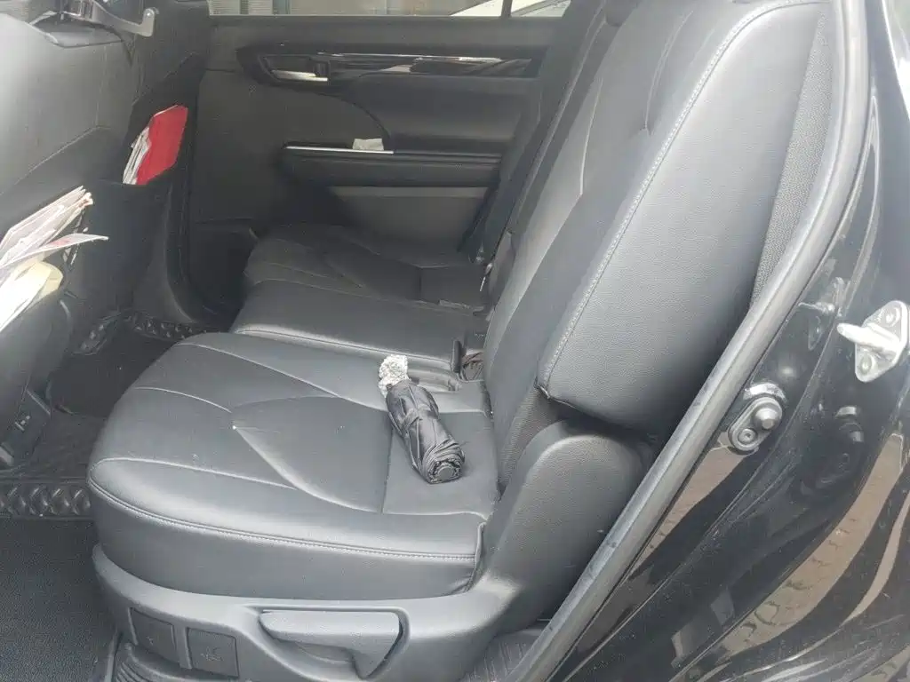 Toyota Highlander — миниатюра 18