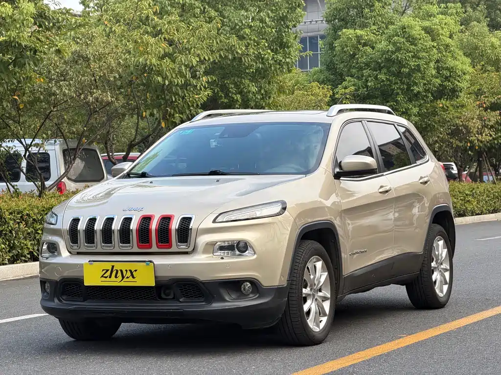 Jeep Cherokee (Import)