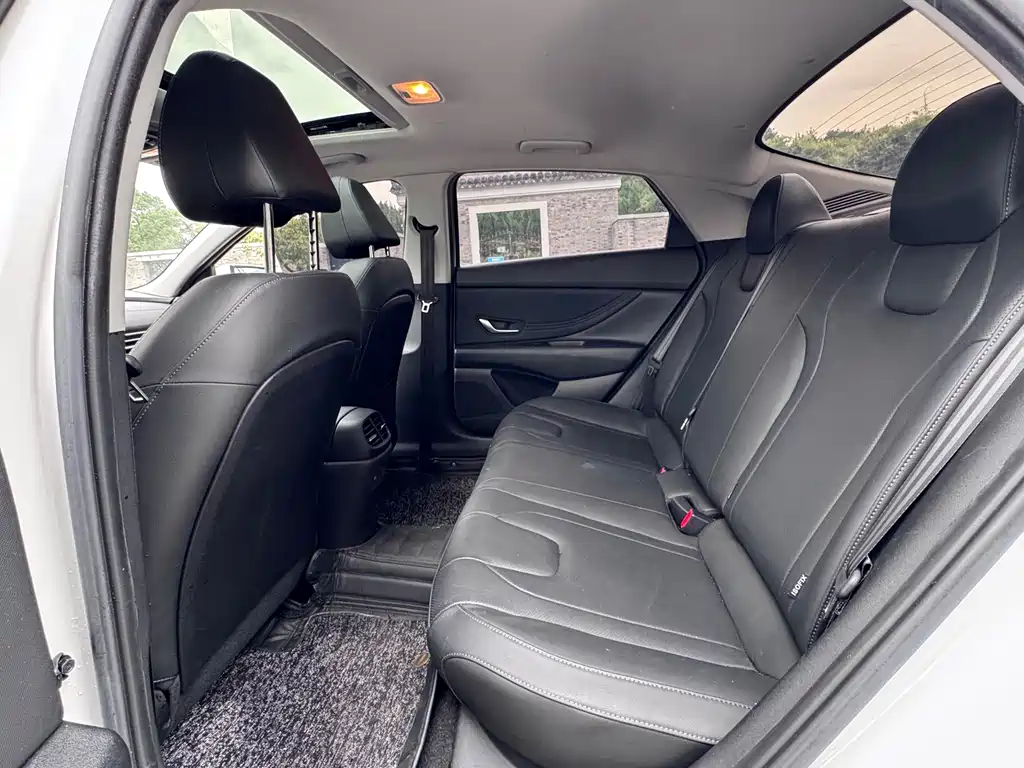 Hyundai Elantra — миниатюра 7