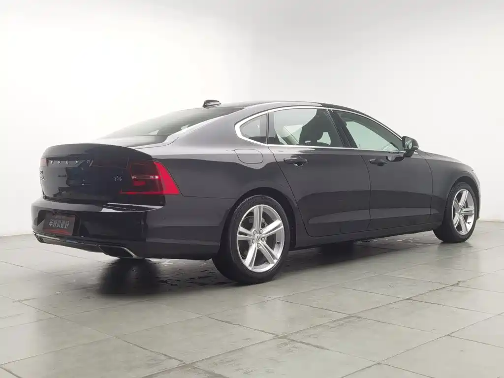 Volvo S90 — миниатюра 2