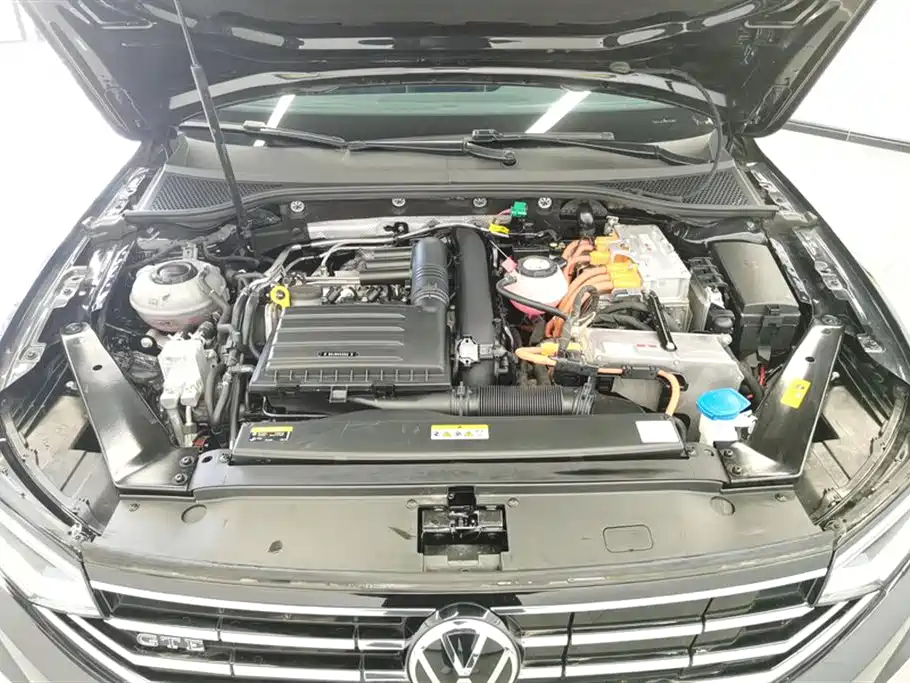 VOLKSWAGEN MAGOTAN GTE PLUG IN HYBRID