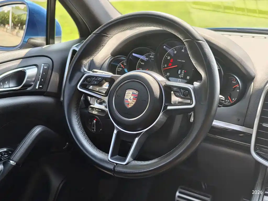 Porsche Cayenne — миниатюра 11