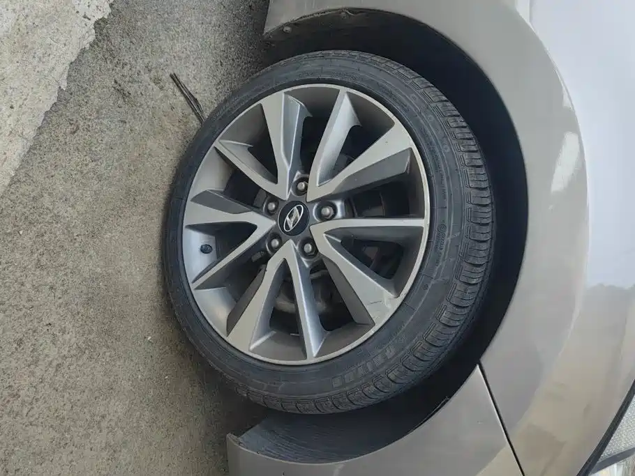 Hyundai Elantra Langdong — миниатюра 6