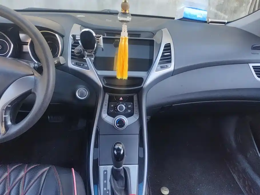 Hyundai Elantra Langdong — миниатюра 16