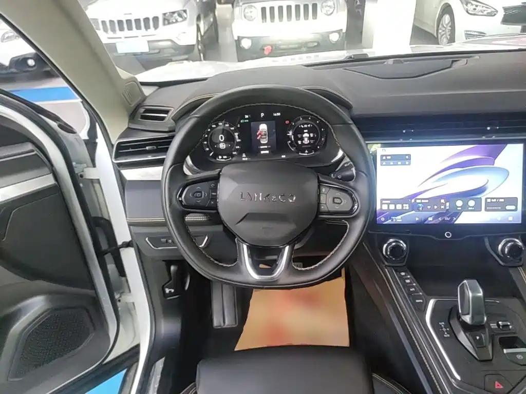 Lynk & Co 01 — миниатюра 11
