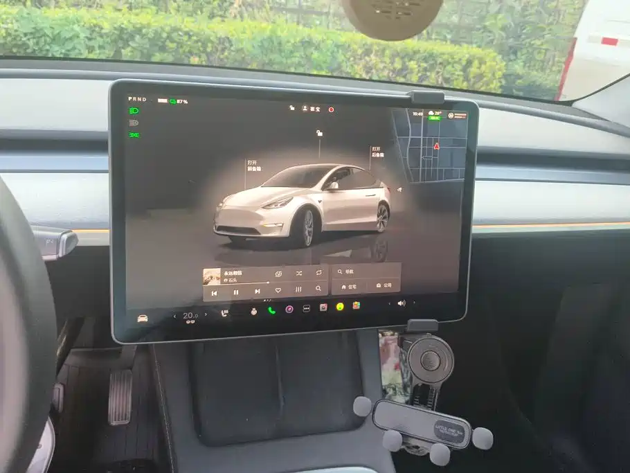 Tesla Model Y — миниатюра 13