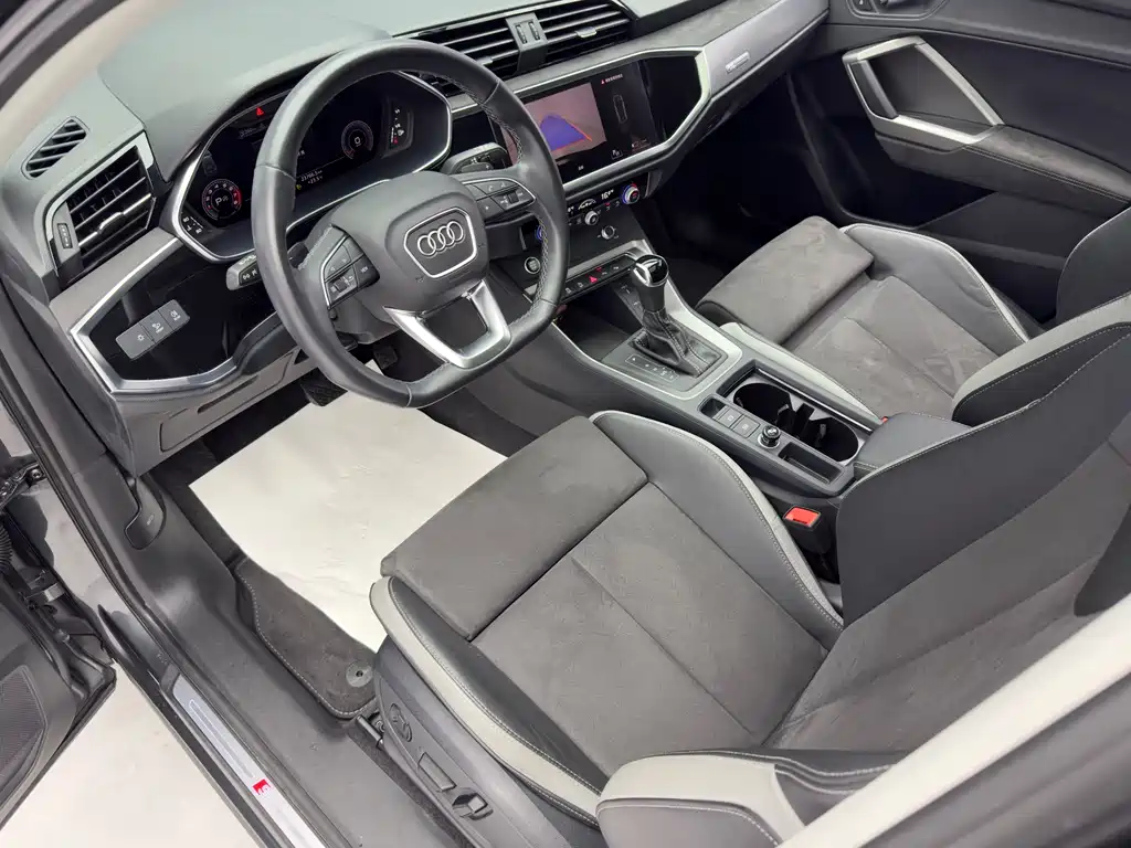 Audi Q3 2023 35 TFSI Fashion (1.4T)