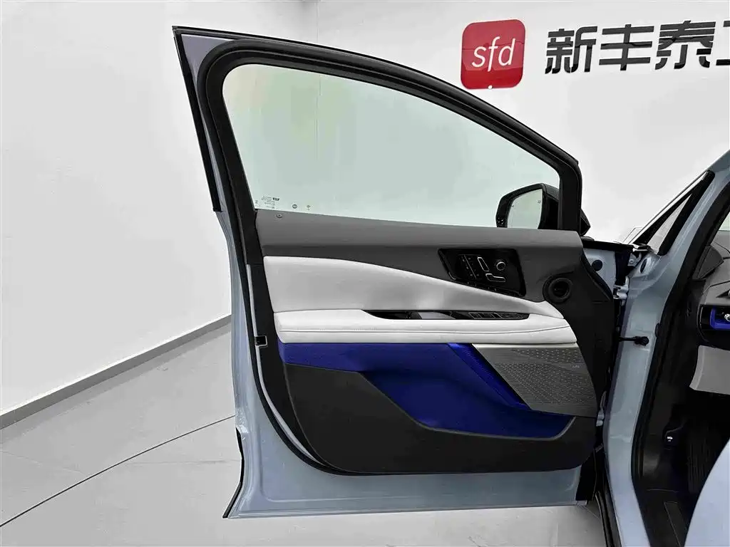 Cadillac IQ — миниатюра 8