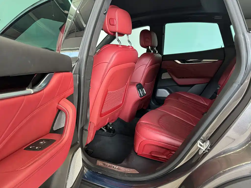Maserati Levante — миниатюра 6