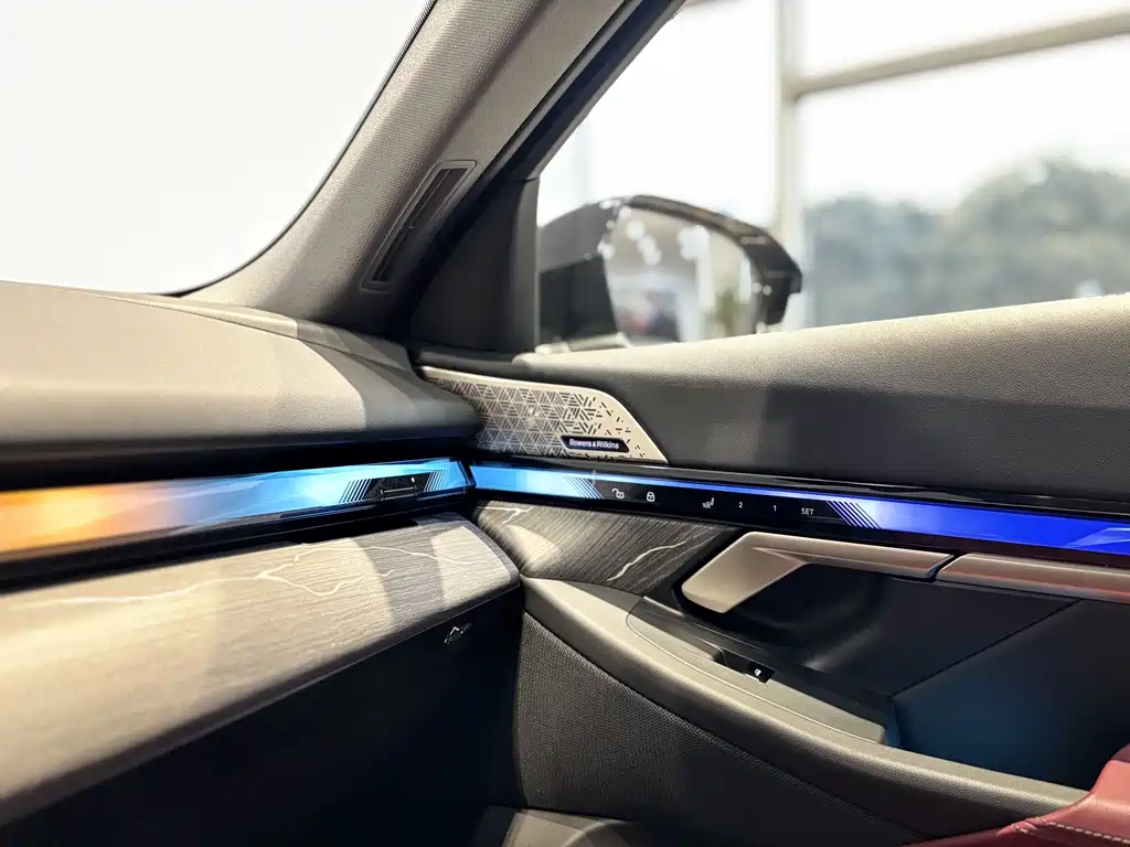 BMW 5 Series — миниатюра 8