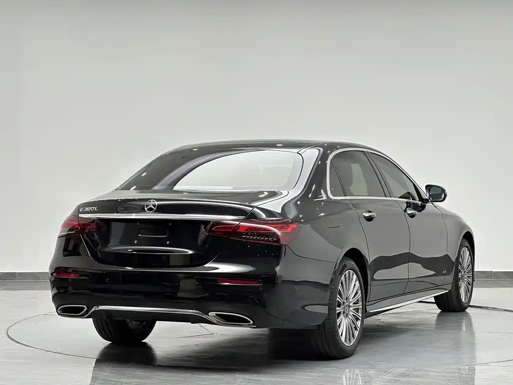 Mercedes-Benz E-Class — миниатюра 7
