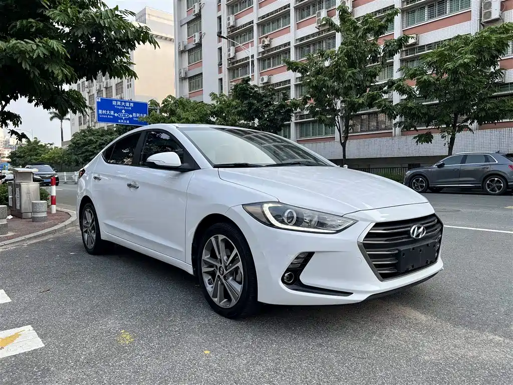 Hyundai Elantra — миниатюра 6
