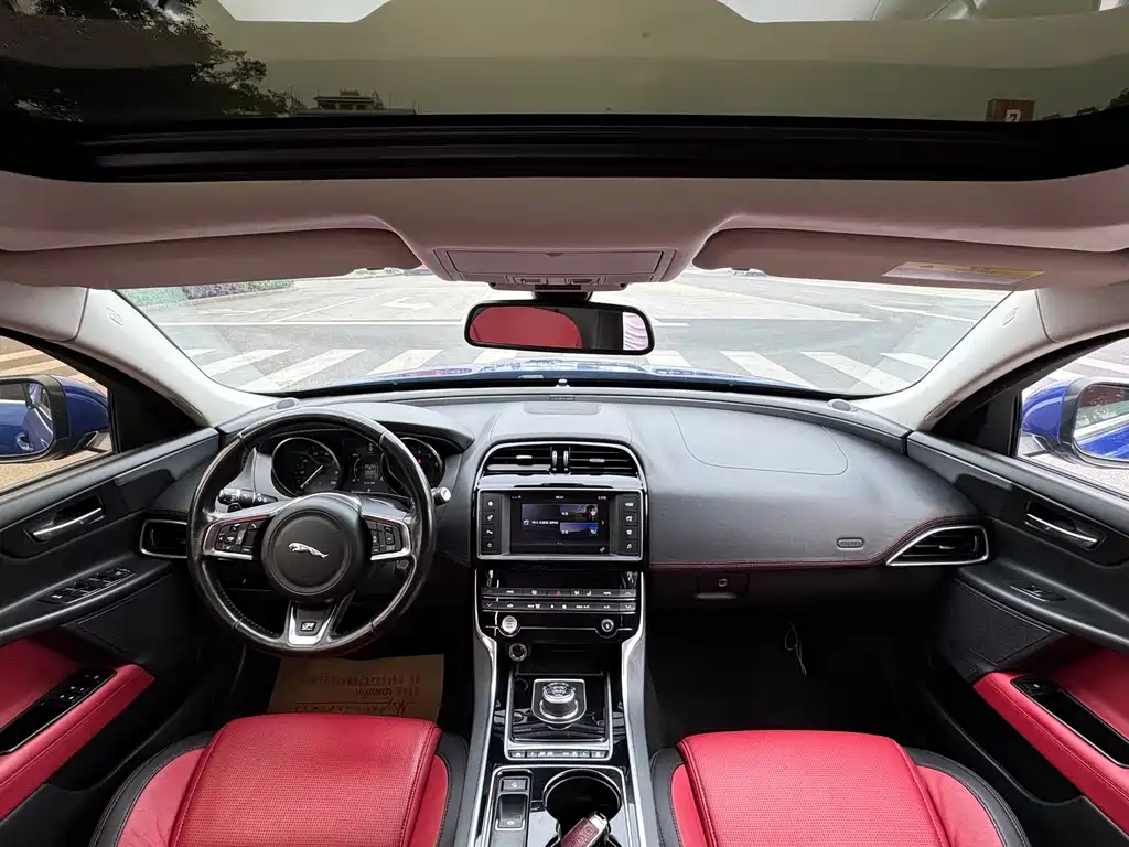 Jaguar XE — миниатюра 9