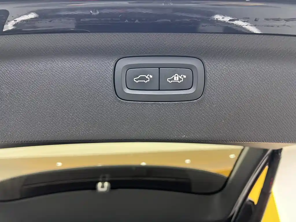 Volvo XC90 — миниатюра 36
