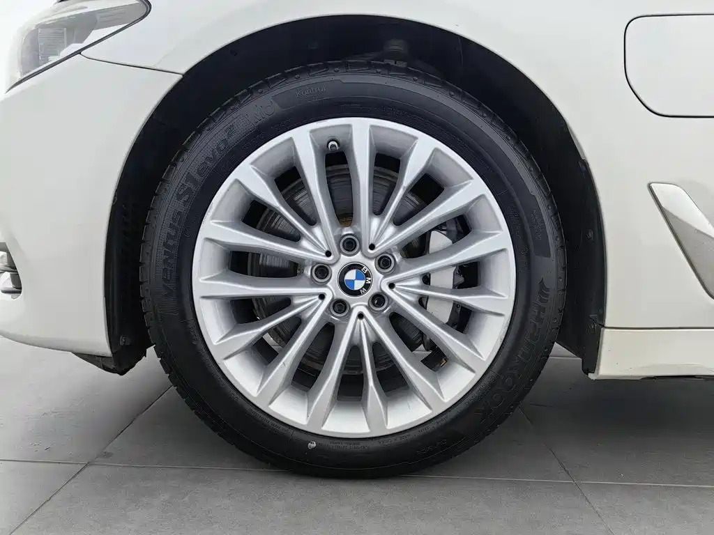 BMW 5 Series New Energy — миниатюра 17