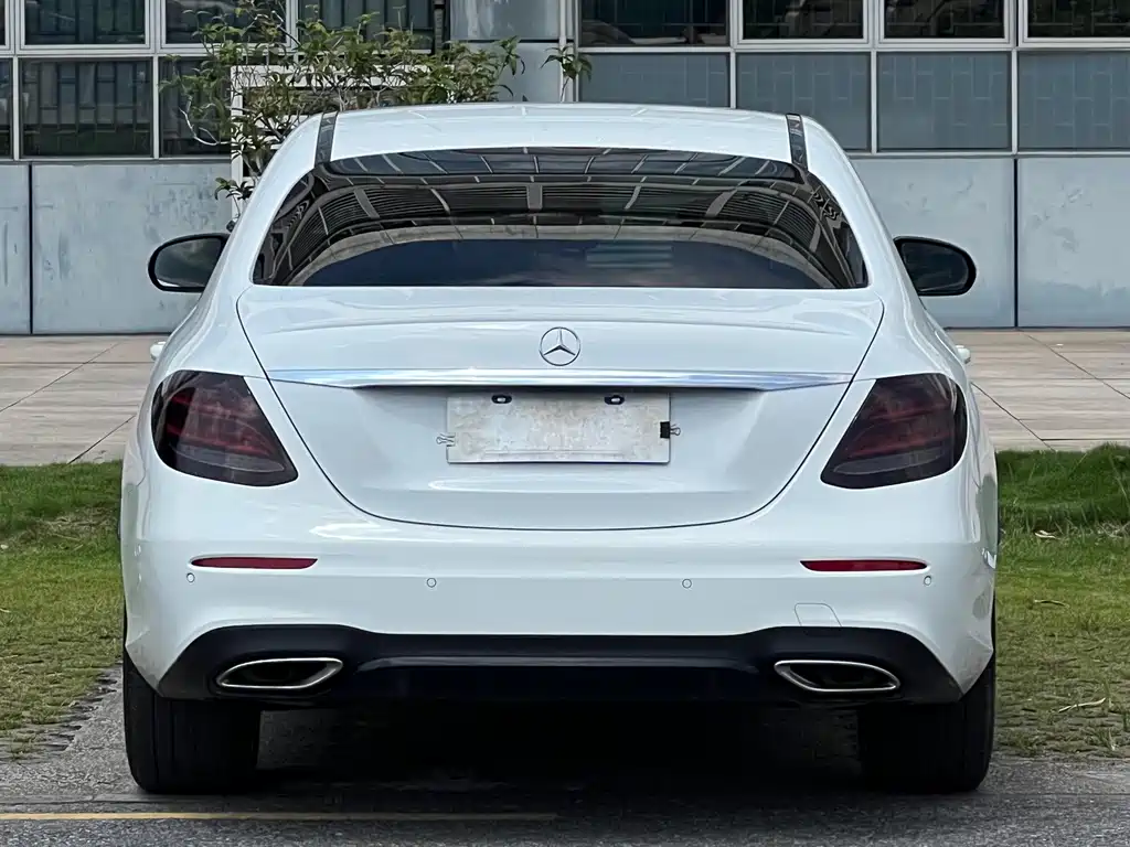 Mercedes-Benz E-Class — миниатюра 5
