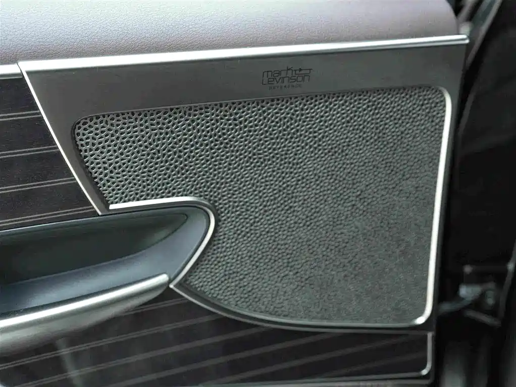 Lexus LS — миниатюра 15