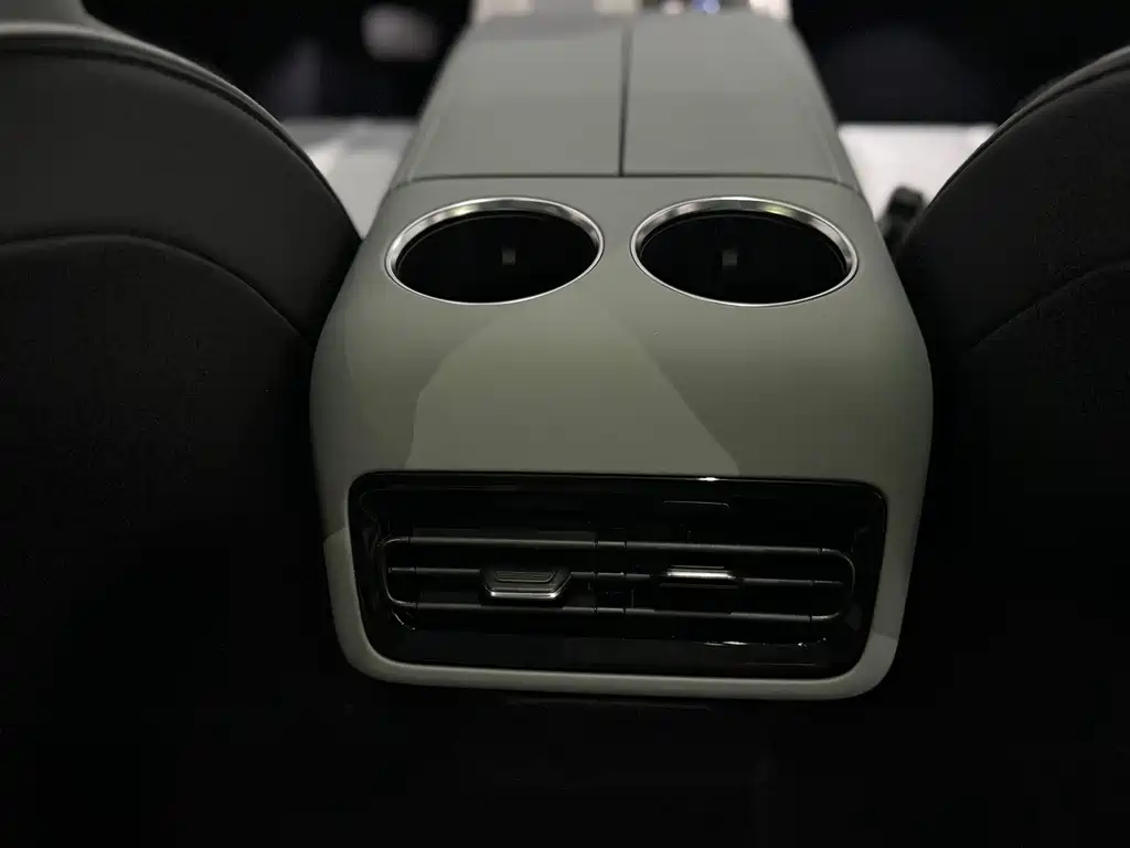 GEELY GALAXY GALAXY E8