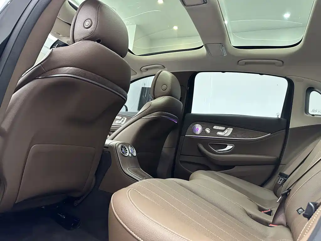 Mercedes-Benz E-Class — миниатюра 14