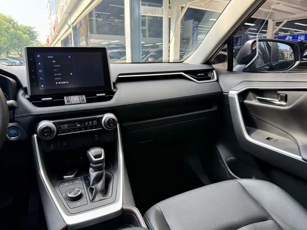 Toyota RAV4 — миниатюра 19