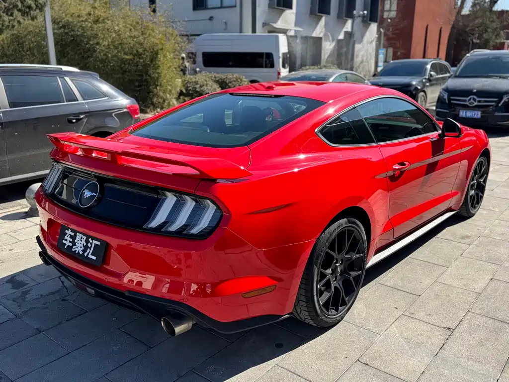 FORD MUSTANG