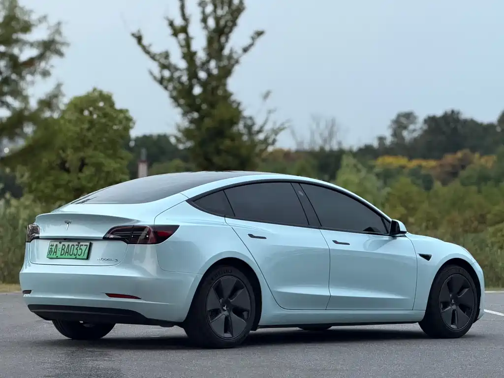 Tesla Model 3 — миниатюра 5