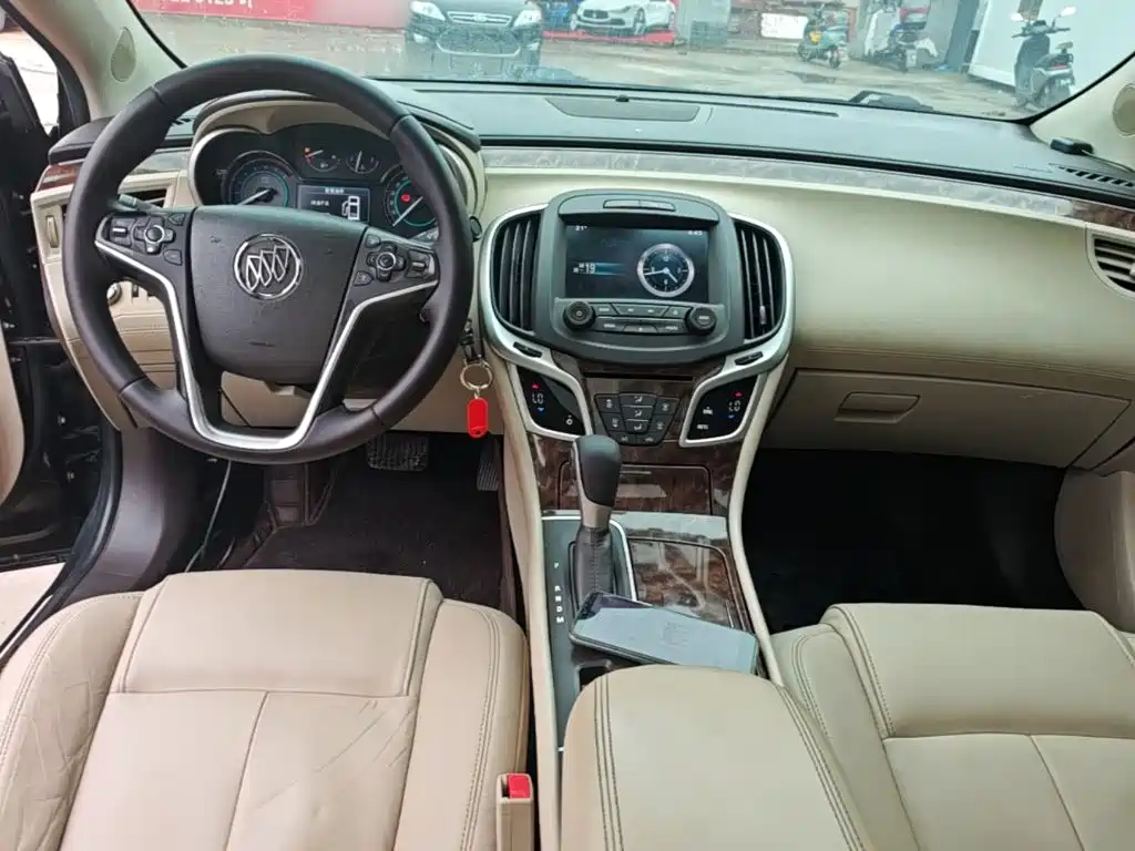 Buick LaCrosse — миниатюра 10
