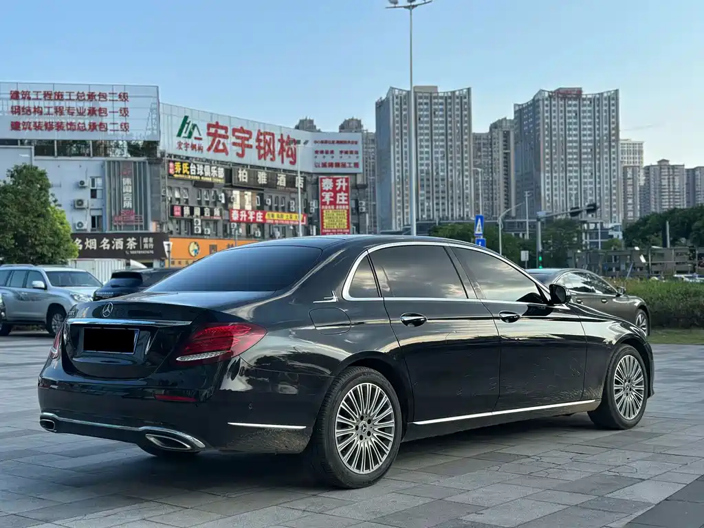 Mercedes-Benz E-Class — миниатюра 3