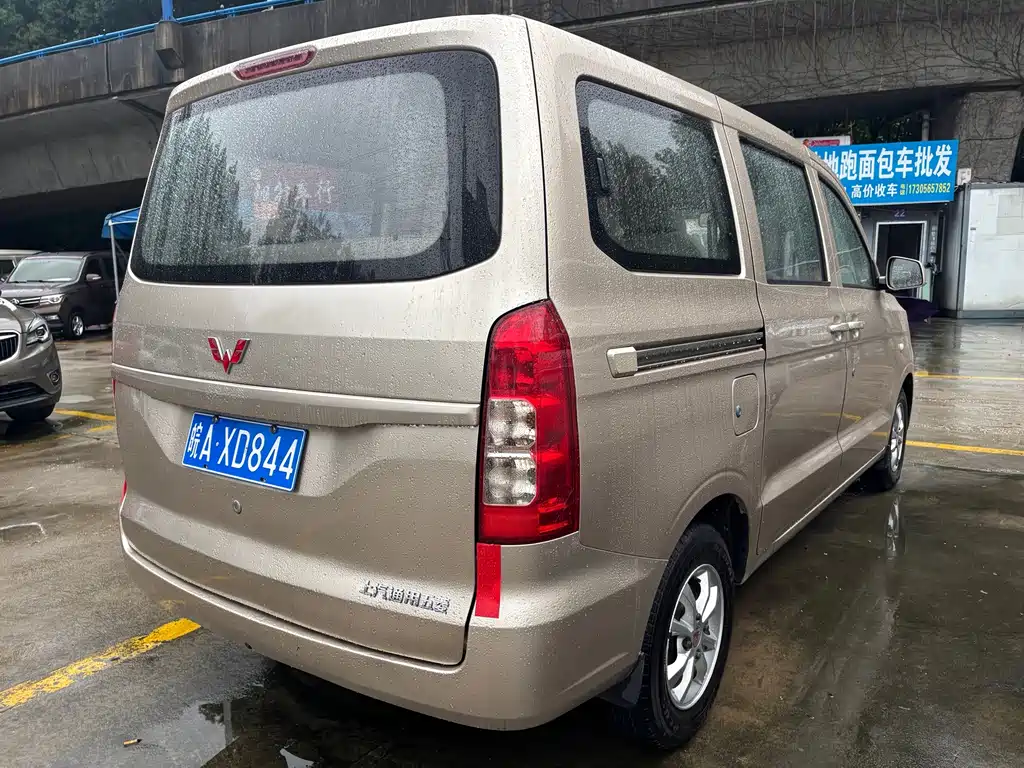 Wuling Hongguang V — миниатюра 6
