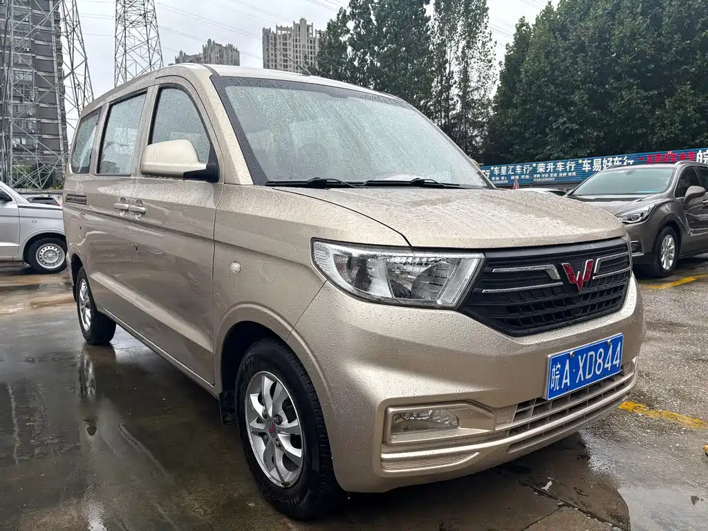 Wuling Hongguang V — миниатюра 2