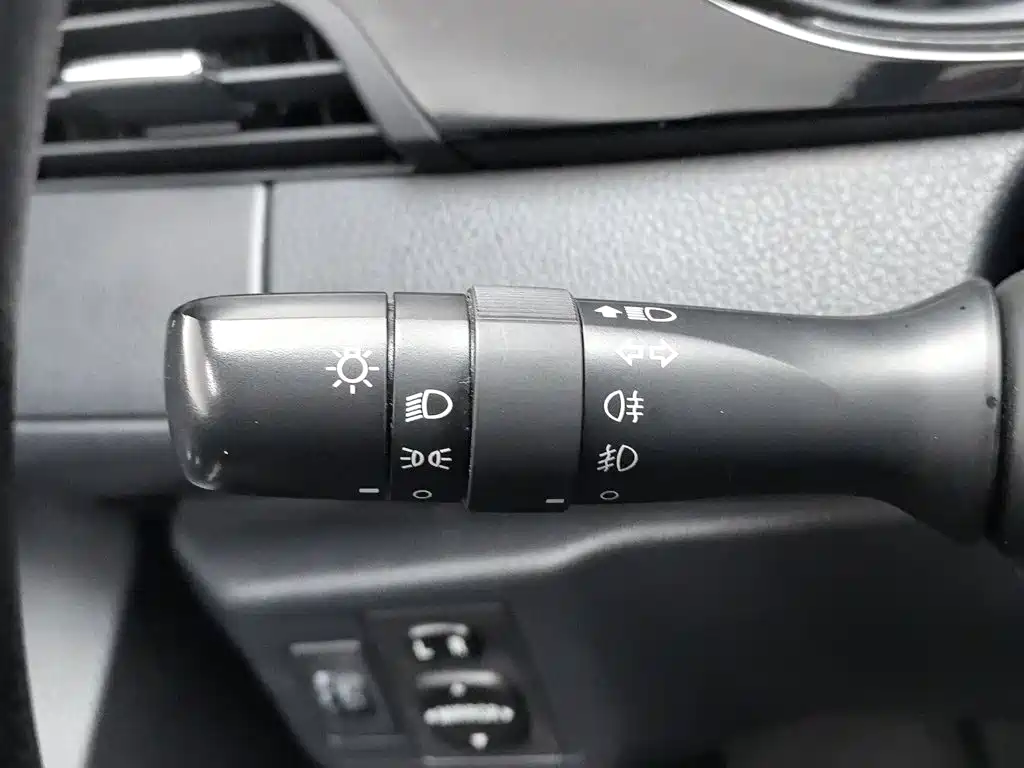 Toyota Yaris L — миниатюра 21